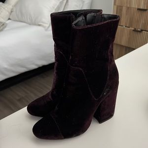 Kendall & Kylie velvet boots